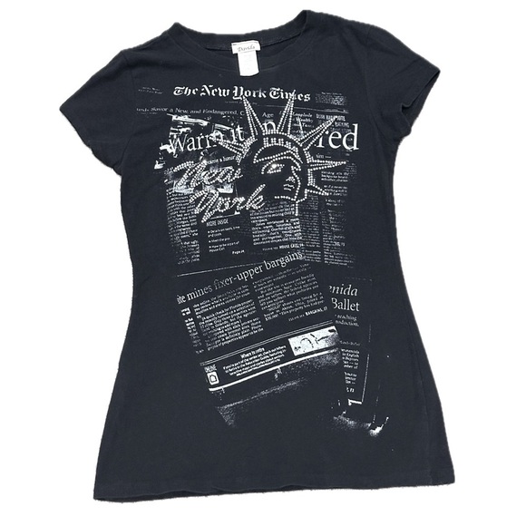 👕🖤 DAVIDA Graphic Tee | L | Black White Distressed Bejeweled Newspaper Print - Picture 1 of 3